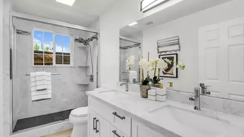 Bath - 186 Fair Oaks St, Mountain View, CA 94040 photo 2 of 3
