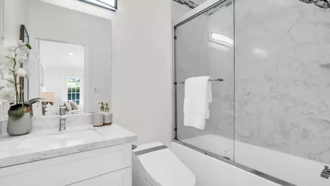 Bath - 186 Fair Oaks St, Mountain View, CA 94040 photo 1 of 3
