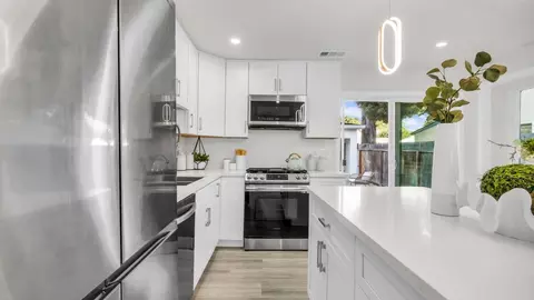 Kitchen - 186 Fair Oaks St, Mountain View, CA 94040 photo 3 of 3