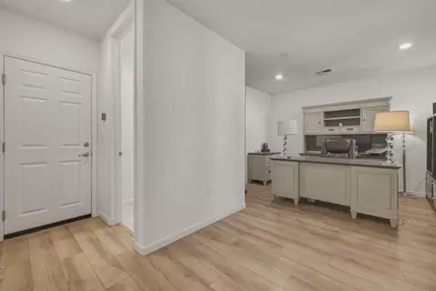 Entry Way - 6389 Laguna Seca Ln, Gilroy, CA 95020 photo 3 of 6