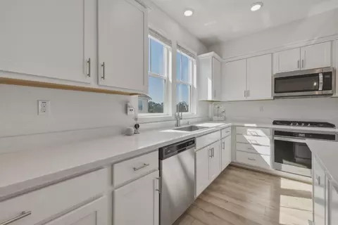 Kitchen - 6389 Laguna Seca Ln, Gilroy, CA 95020 photo 3 of 3