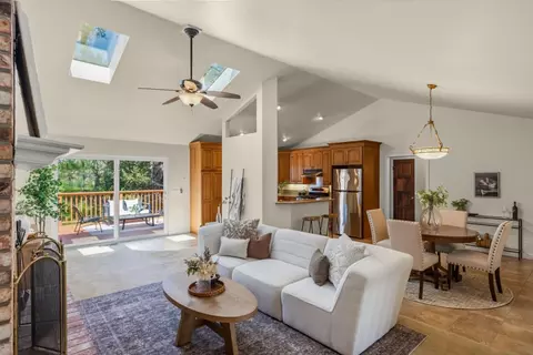 Living - 3 White Tail Ln, Monterey, CA 93940 photo 3 of 3