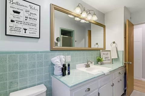 Bath - 119 San Juan Dr, Salinas, CA 93901 photo 2 of 5