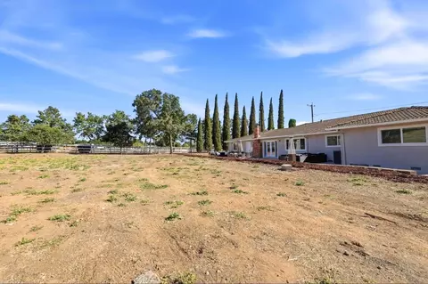 Exterior - 10740 New Ave, Gilroy, CA 95020 photo 10 of 12