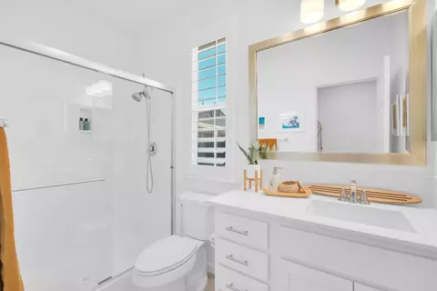 Bath - 7040 Vintner Ct, Gilroy, CA 95020 photo 1 of 3