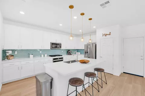 Kitchen - 7040 Vintner Ct, Gilroy, CA 95020 photo 4 of 5