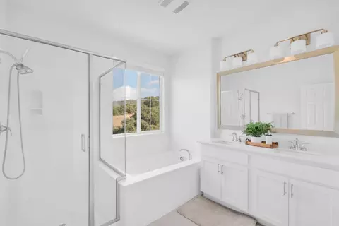 Bath - 7040 Vintner Ct, Gilroy, CA 95020 photo 2 of 3