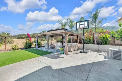 Exterior - 7040 Vintner Ct, Gilroy, CA 95020 photo 4 of 10