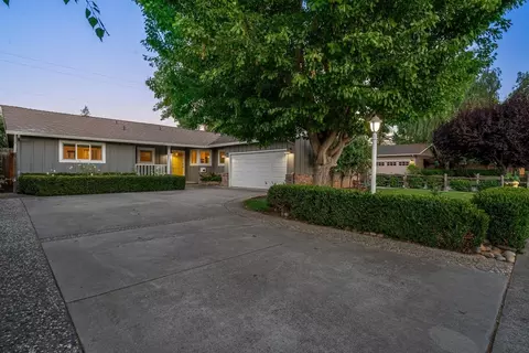 28 N Peter Dr, Campbell, CA 95008