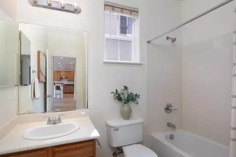 Bath - 4120 Peninsula Point Dr, Seaside, CA 93955 photo 1 of 3