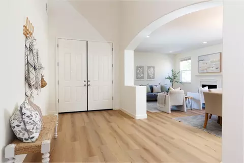 Entry Way - 4120 Peninsula Point Dr, Seaside, CA 93955 photo 3 of 4