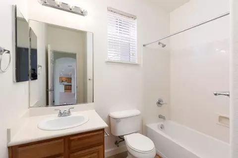 Bath - 4120 Peninsula Point Dr, Seaside, CA 93955 photo 1 of 4