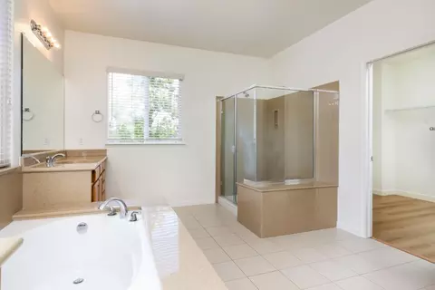 Bath - 4120 Peninsula Point Dr, Seaside, CA 93955 photo 2 of 4