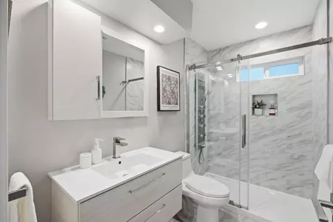 Bath - 982 Wright Ave 3, Mountain View, CA 94043 photo 1 of 3