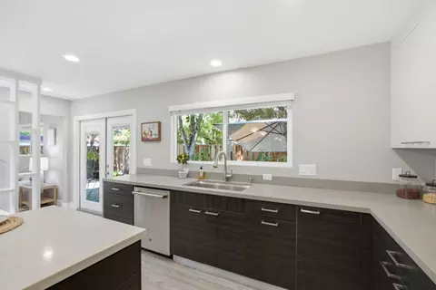 Kitchen - 982 Wright Ave 3, Mountain View, CA 94043 photo 4 of 5