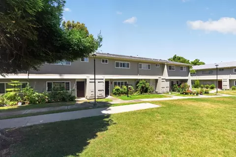 92 Hemlock Ln, Milpitas, CA 95035