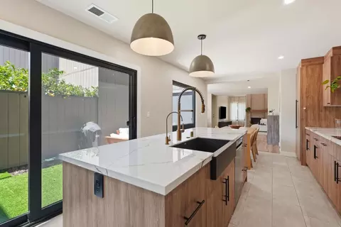 1013 Kingston Ln, Alameda, CA 94502