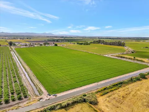11 Naglee Rd, Tracy, CA 95304