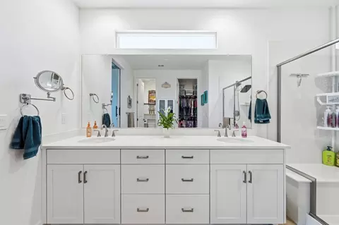 Bath - 2249 Enchantment Dr, Manteca, CA 95337 photo 2 of 2