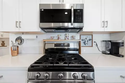 Kitchen - 2249 Enchantment Dr, Manteca, CA 95337 photo 5 of 6