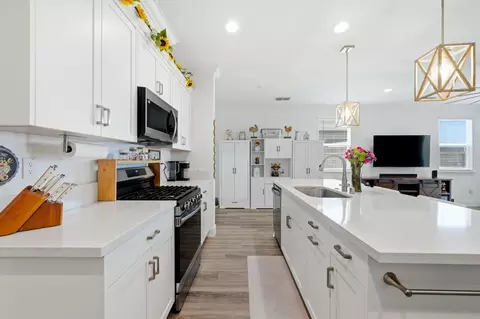 Kitchen - 2249 Enchantment Dr, Manteca, CA 95337 photo 6 of 6