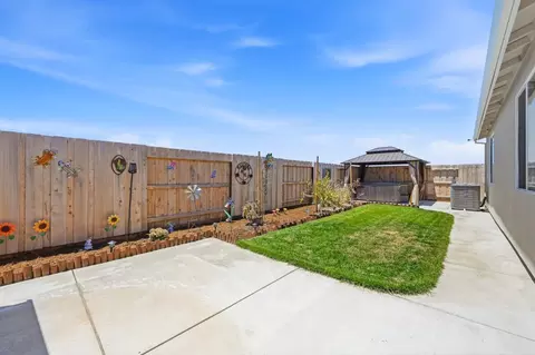 Exterior - 2249 Enchantment Dr, Manteca, CA 95337 photo 17 of 23