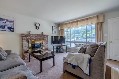 Living - 1195 Palou Dr, Pacifica, CA 94044 photo 3 of 4