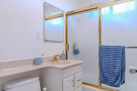 Bath - 1195 Palou Dr, Pacifica, CA 94044 photo 1 of 1