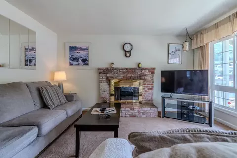 Living - 1195 Palou Dr, Pacifica, CA 94044 photo 2 of 4