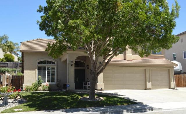 1121 Cypress St, Hollister, CA 95023