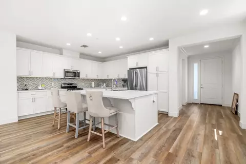 1151 Garcia Gln, Hollister, CA 95023
