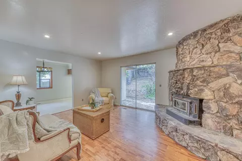 Living - 17742 Berta Canyon Rd, Salinas, CA 93907 photo 4 of 5