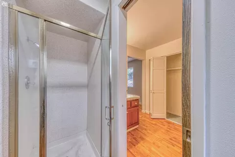 Bath - 17742 Berta Canyon Rd, Salinas, CA 93907 photo 2 of 3