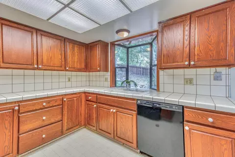 Kitchen - 17742 Berta Canyon Rd, Salinas, CA 93907 photo 2 of 3