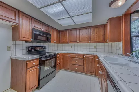 Kitchen - 17742 Berta Canyon Rd, Salinas, CA 93907 photo 3 of 3
