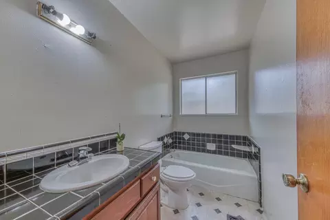 Bath - 17742 Berta Canyon Rd, Salinas, CA 93907 photo 3 of 3