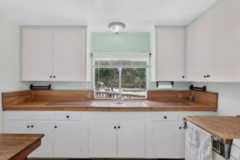 Kitchen - 82 Doering Ln, Watsonville, CA 95076 photo 4 of 4