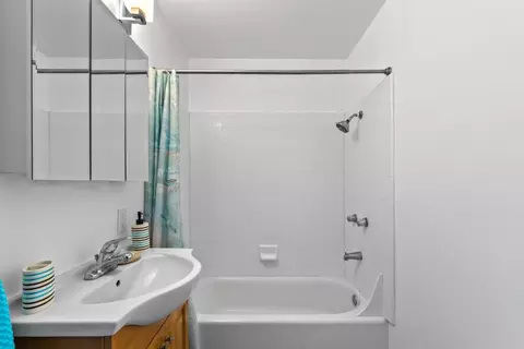 Bath - 525 Riverview Dr, Capitola, CA 95010 photo 1 of 2