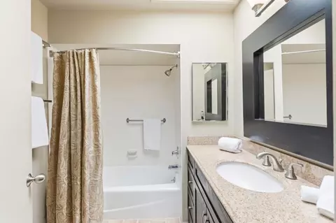 Bath - 3369 Trevis Way, Carmel, CA 93923 photo 3 of 4