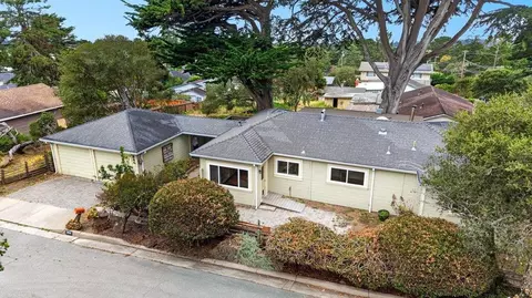 304 Stuart Ave, Pacific Grove, CA 93950