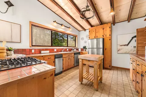 Kitchen - 301 Upper Rd, Boulder Creek, CA 95006 photo 1 of 4