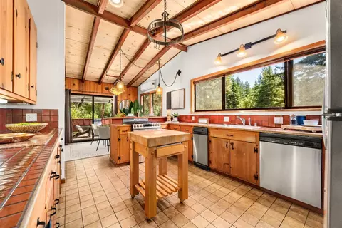 Kitchen - 301 Upper Rd, Boulder Creek, CA 95006 photo 4 of 4