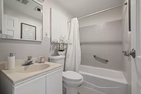 Bath - 2270 27th Ave, San Francisco, CA 94116 photo 4 of 4