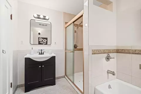 Bath - 2270 27th Ave, San Francisco, CA 94116 photo 2 of 4