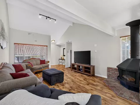Living - 262 Crestview Dr, Watsonville, CA 95076 photo 1 of 3