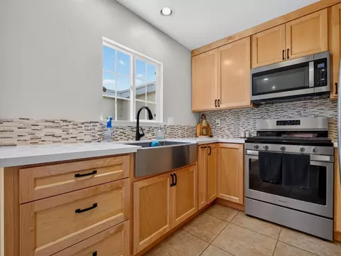 Kitchen - 262 Crestview Dr, Watsonville, CA 95076 photo 3 of 3
