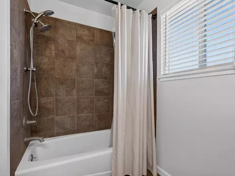 Bath - 262 Crestview Dr, Watsonville, CA 95076 photo 1 of 2
