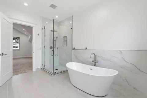 Bath - 61 Wylvale Ave, Moss Beach, CA 94038 photo 7 of 10
