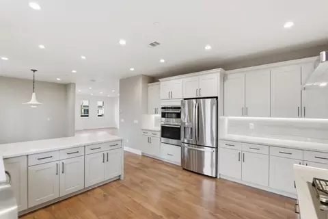 Kitchen - 61 Wylvale Ave, Moss Beach, CA 94038 photo 5 of 11