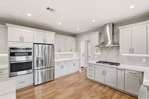 Kitchen - 61 Wylvale Ave, Moss Beach, CA 94038 photo 6 of 11
